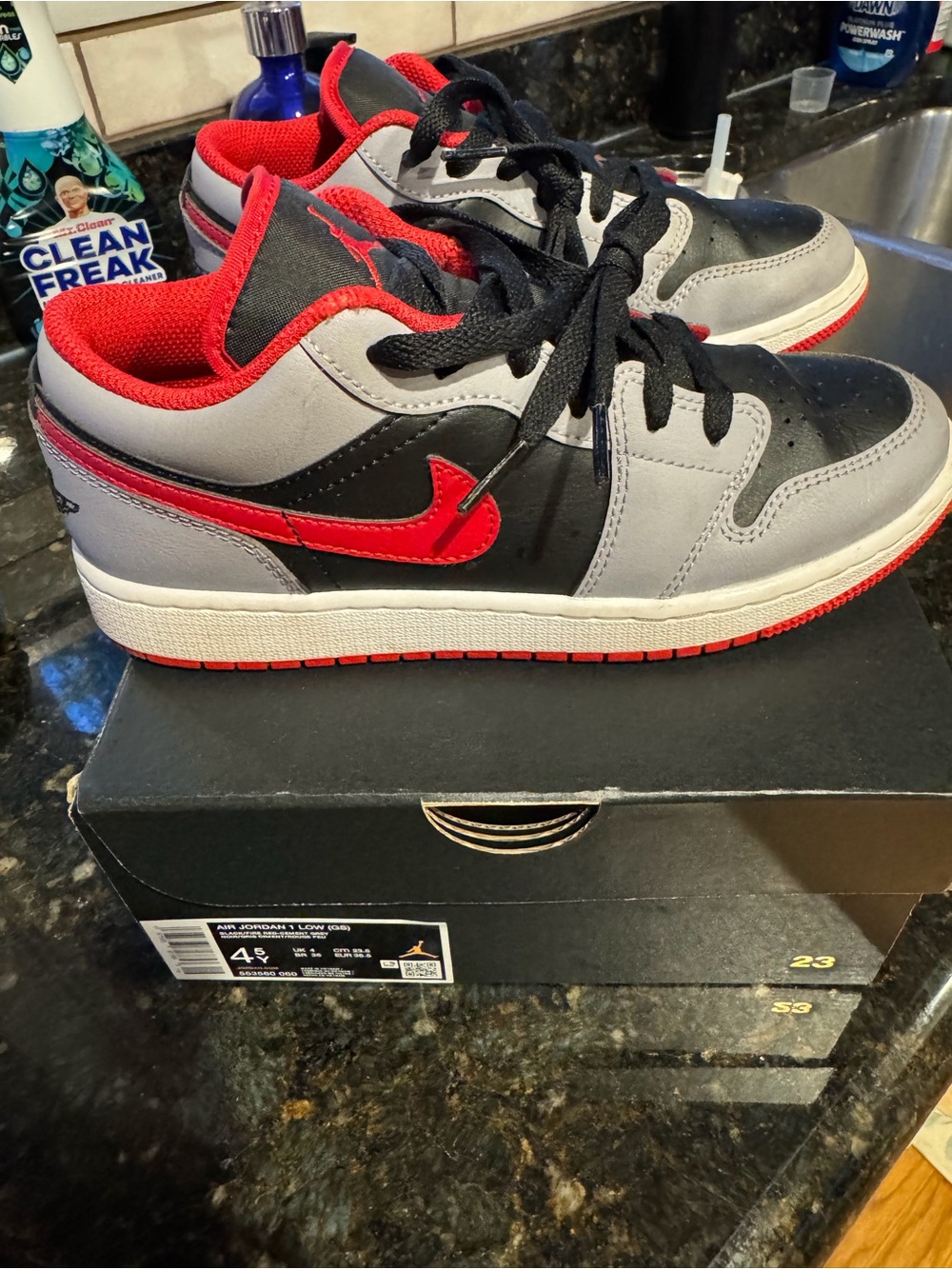 Jordan Low-Top Sneaker – Black/Grey/Red